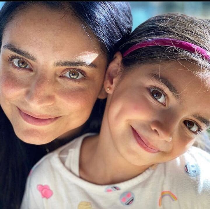 Parece que Eugenio Derbez clonó a Aislinn y Aitana. A pesar de que se llevan más de 25 años de diferencia, las dos son muy unidas y disfrutan de estar juntas. La hija menor del comediante se ha vuelto la mejor tía y compañera para Kailani.