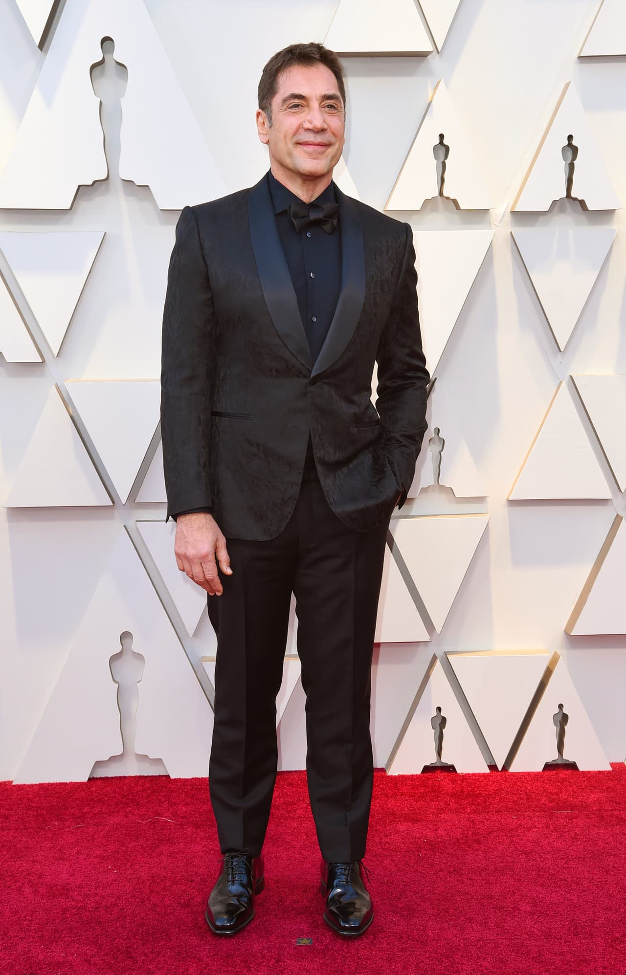Javier Bardem desfiló por la Alfombra Roja portando un conjunto completamente en negro.