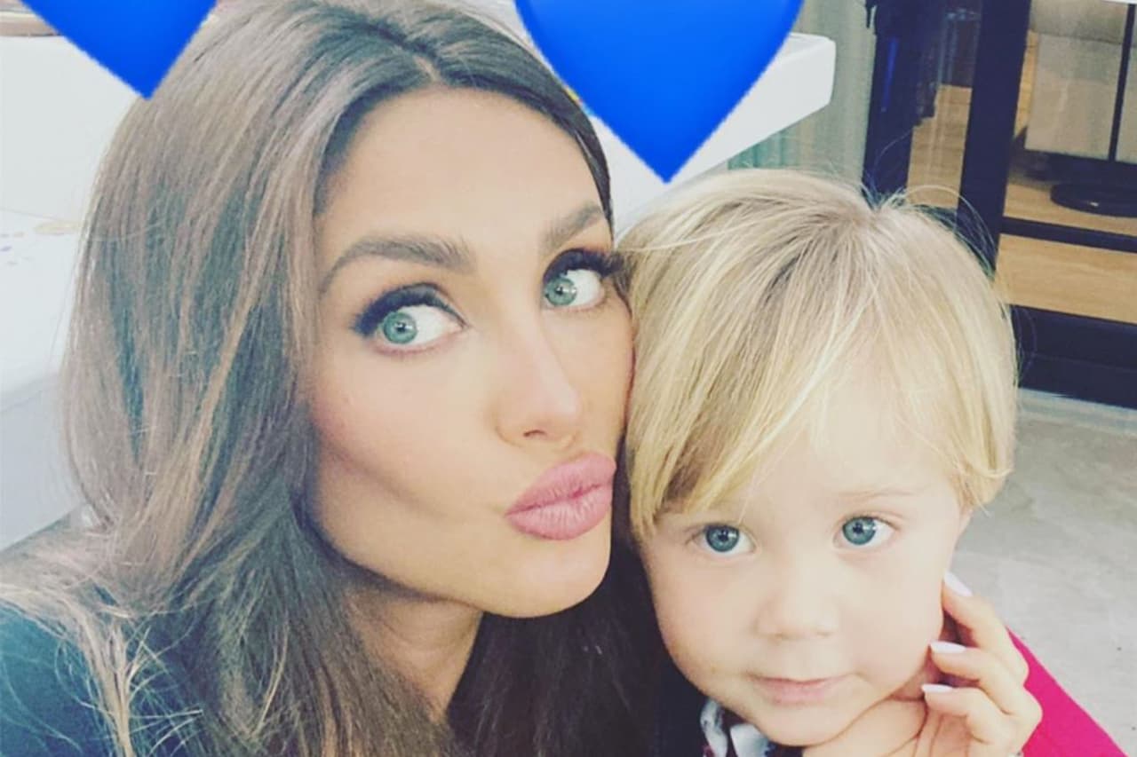 Anahí provoca risas con la reacción de su hijo a receta de enfrijoladas: ‘Guácala’