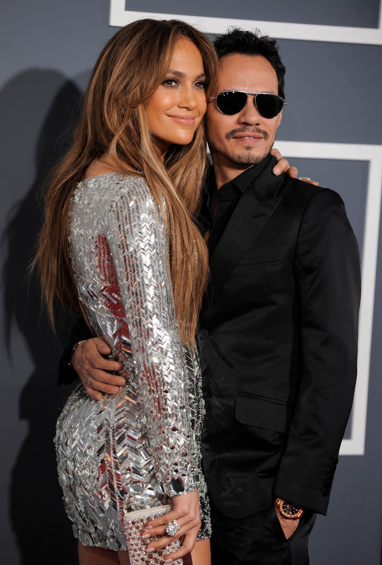 Durante su matrimonio de 10 años junto a Jennifer Lopez, Marc Anthony estuvo tan enamorado que llegó a tatuarse el nombre de su esposa en su muñeca derecha. Luego de que en 2012 la pareja se divorciara, el cantante borró todo rastro en su piel.