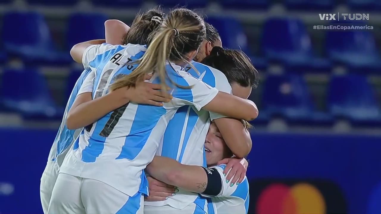 Resumen | Argentina remonta a Chile en los minutos finales