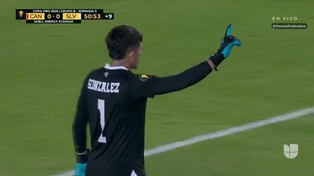 ¡Le dicen que no a David! Jonathan falla penal