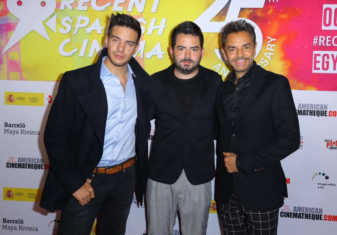 Eugenio Derbez es otro de los famosos que tiene hijos que ¡son igualitos a él! Sin duda son sus hijos. Aquí el actor y comediante con sus dos retoños varones.