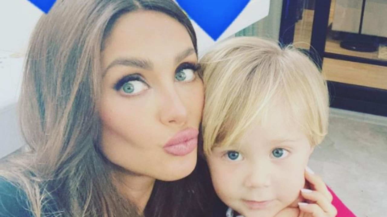 Anahí se derrite de amor al escuchar cantar a su hijo Manu
