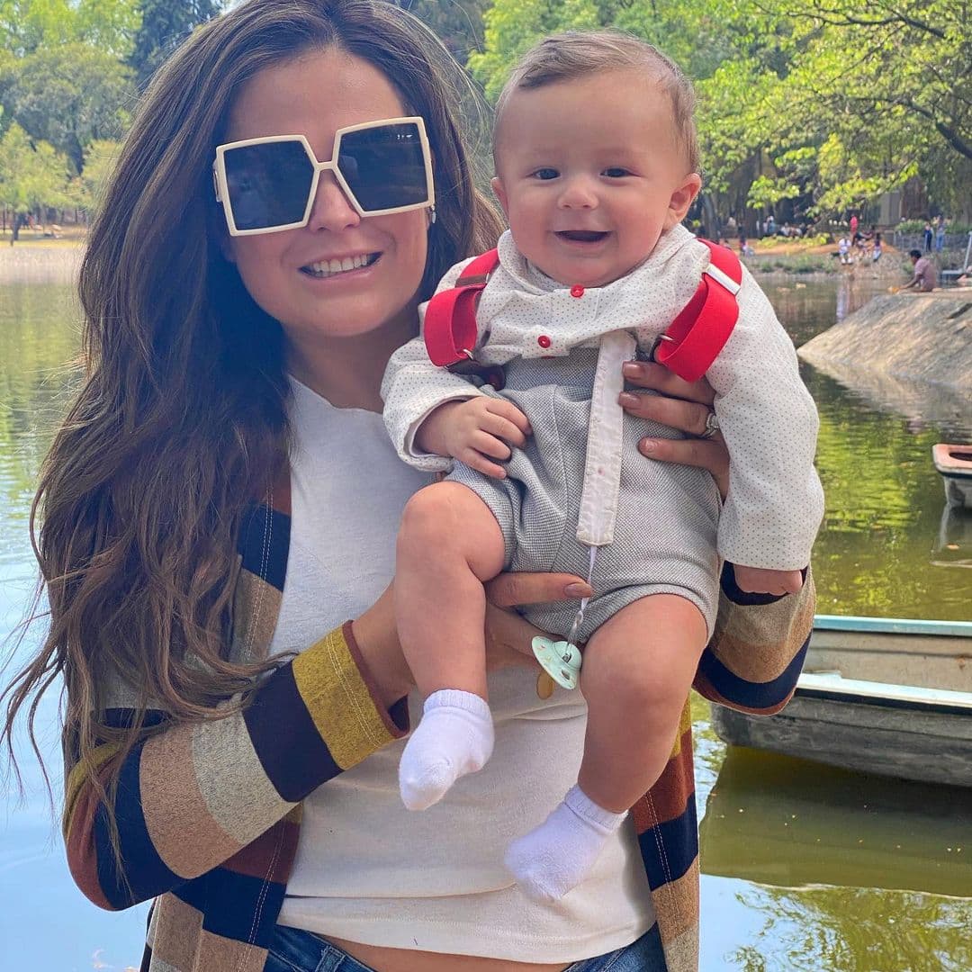 Mariana Echeverría y su hijo Lucca