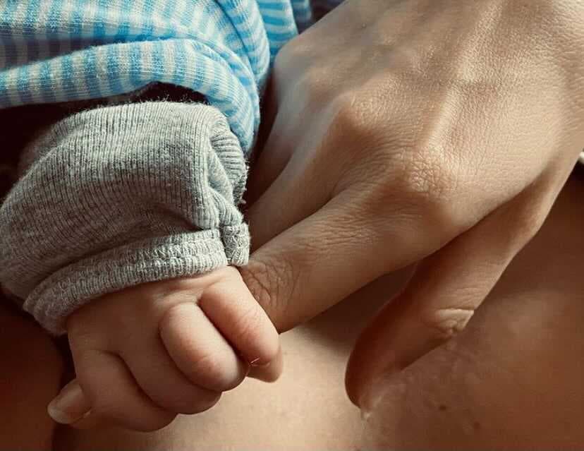 Afortunadamente, la actriz ya se encuentra en casa junto a su recién nacido y su pareja, Erik Hayser. En Instagram, Fernanda publicó esta tierna postal y explicó qué fue lo que sucedió. 
<br>
<br>“El pasado lunes tuve que ser hospitalizada de urgencia por una severa complicación tardía de mi post parto. Fue una semana muy difícil pero hoy estoy bien, en casa y con mi familia. Gracias a Dios”, escribió.
