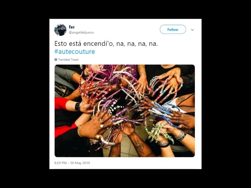 Ahora, imagínense lo caótica y extravagante que sería una reunión de todas las personas que decidieron imitar el estilo de Rosalía.