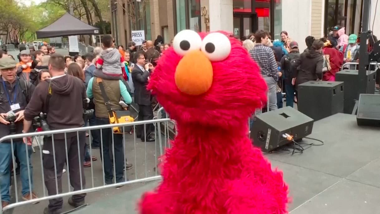 Hackeo a la cuenta de Elmo en X: mensajes racistas, ataques a Trump y teorías conspirativas