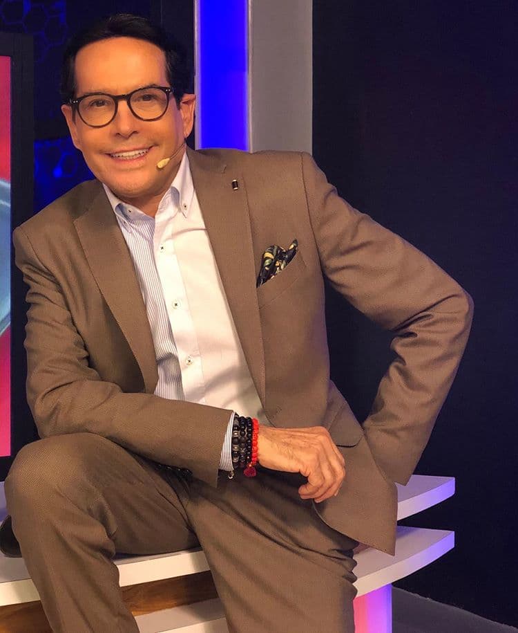 'La belleza cuesta': Juan José Origel comparte su sesión de bótox