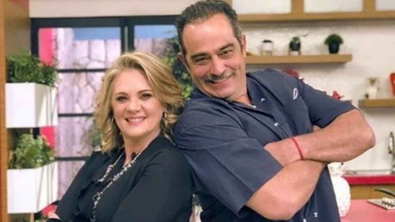 Omar Fierro llena de besos a Erika Buenfil y ella lo ‘rechaza’