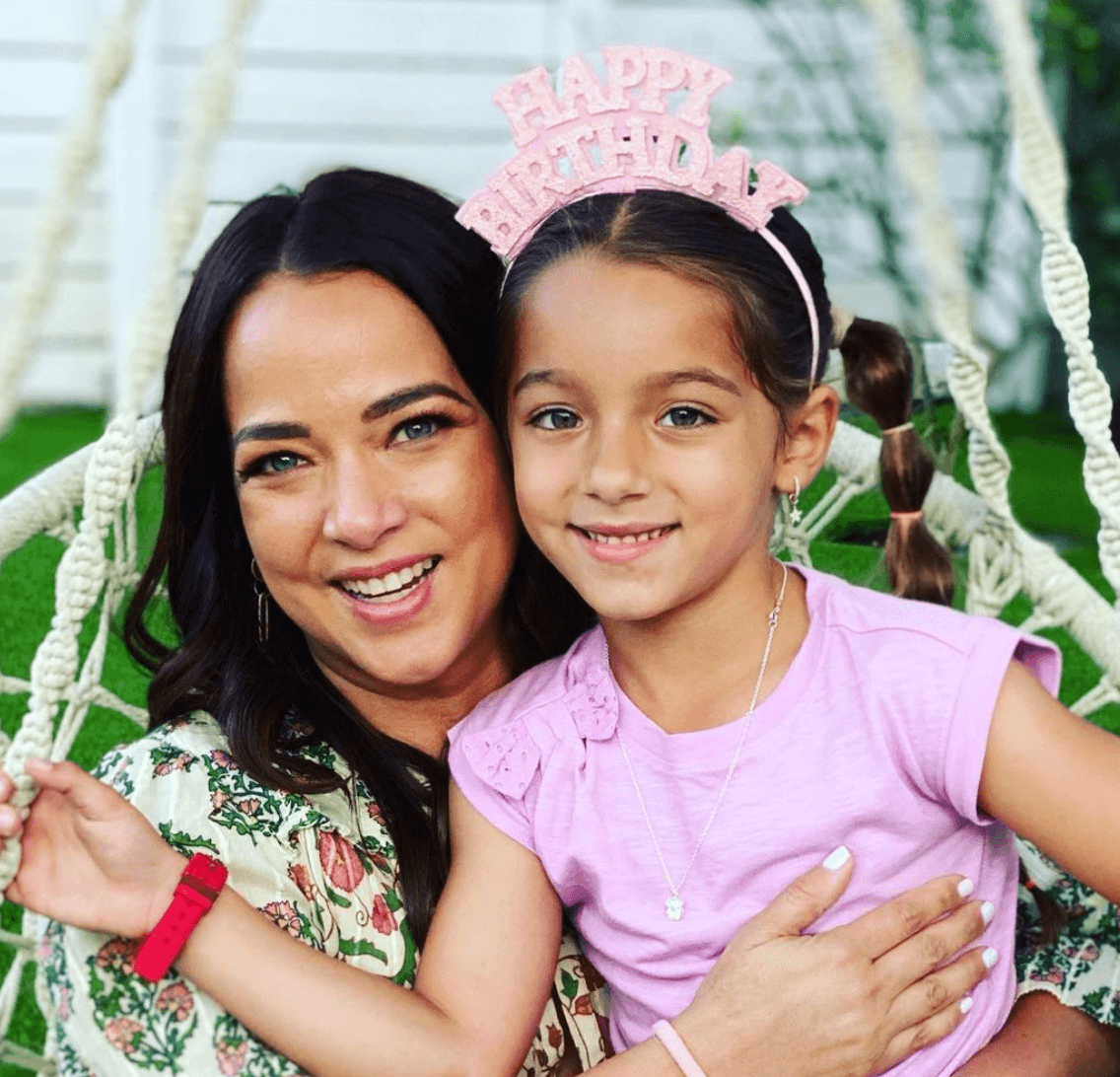 Adamari López se va de viaje junto a su hija