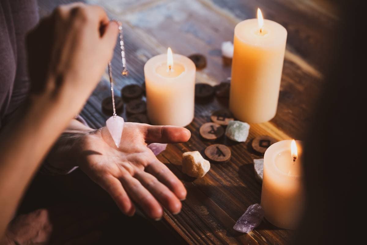 Existen rituales para encontrar tu camino, de amor propio y para soltar las malas energías