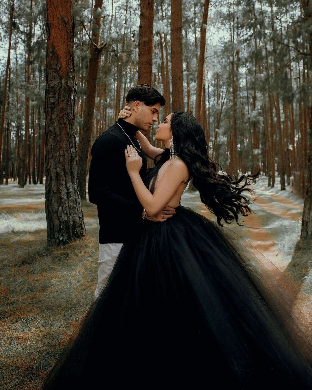 Kimberly Loaiza y JD Pantoja gritan su amor el 14 de febrero Día de San Valentín.