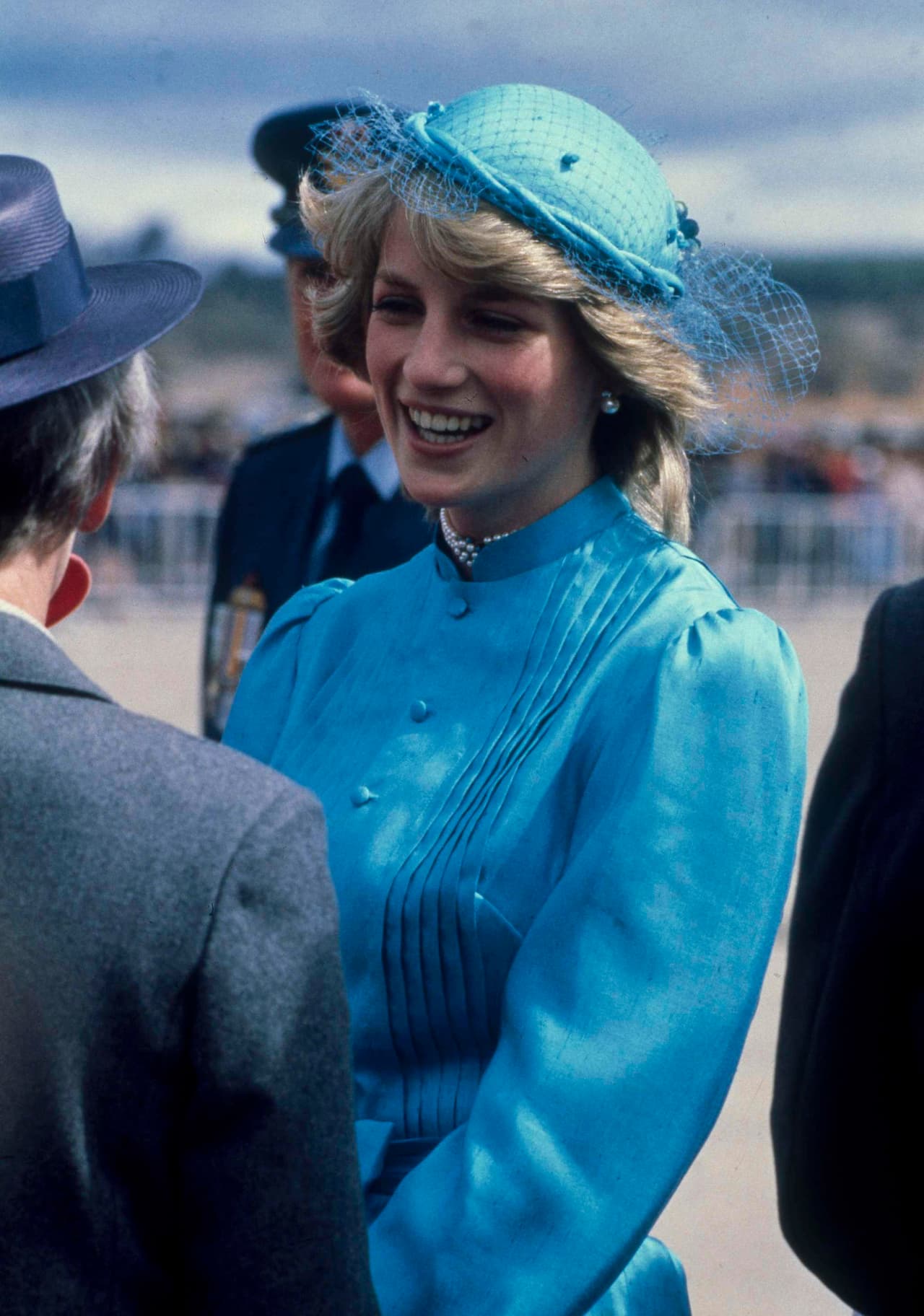 El look, es similar a uno que utilizó Diana en un tour oficial.