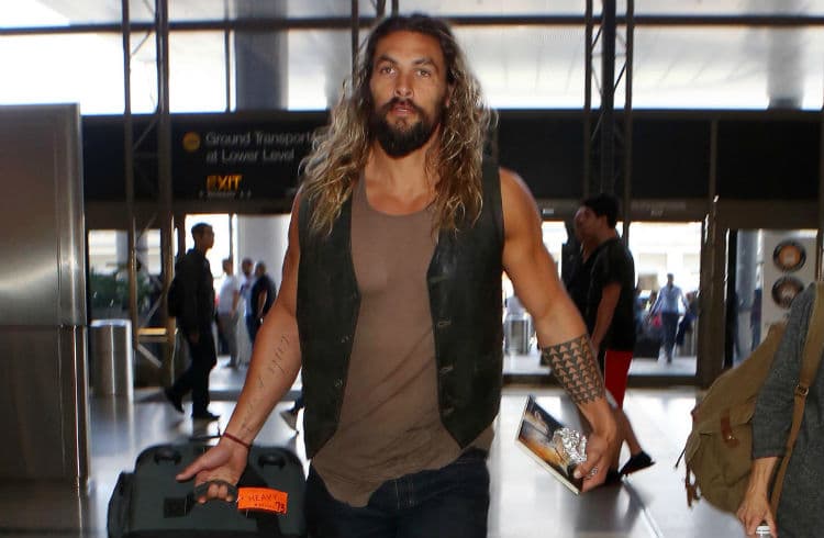 Jason Momoa sorprende al vivir en una camioneta tras su separación