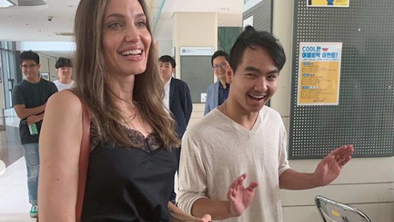 Angelina Jolie lloró al dejar a su hijo Maddox en la universidad