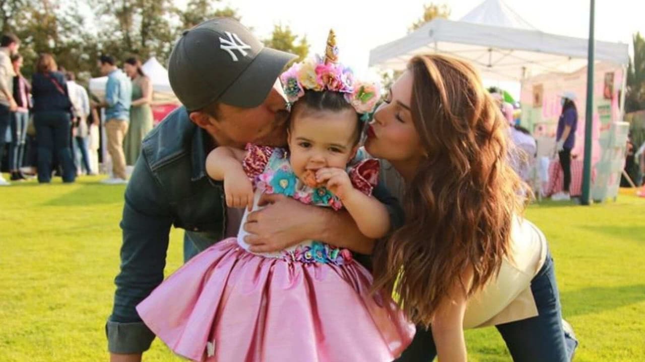 Claudia Álvarez presume orgullosa las primeras palabras de su bebé Kira