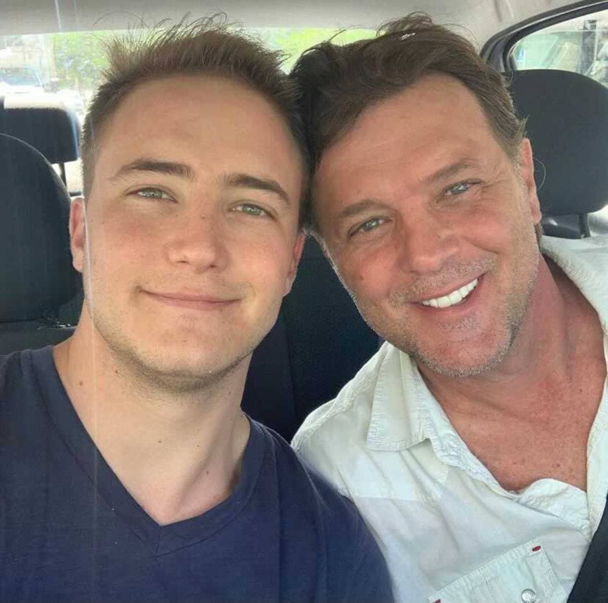 Hijo de René Strickler se compromete con su novio