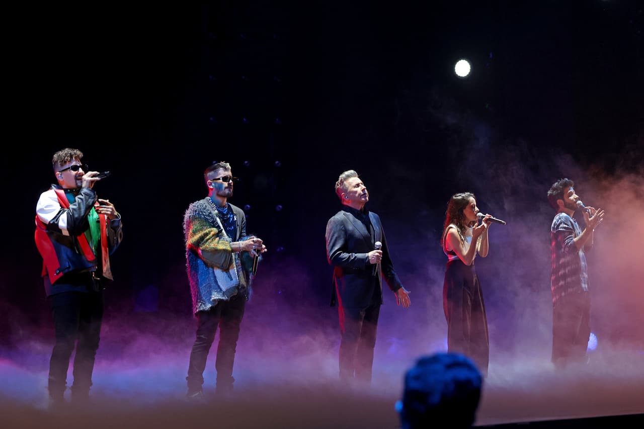 También pudimos ver a Camilo y la familia Montaner subir al escenario para intepretar juntos "Amén", una colaboración que acaban de estrenar.