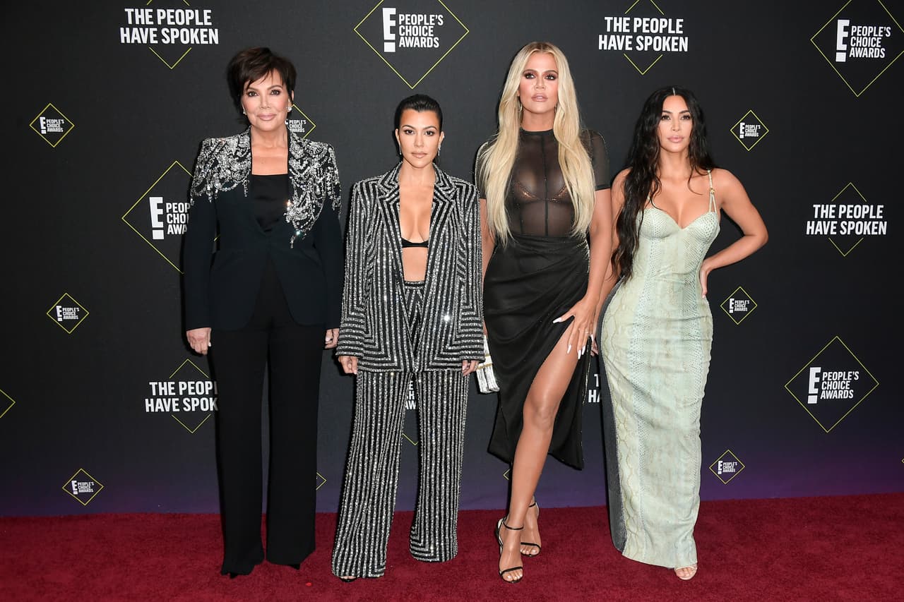 SANTA MONICA, CALIFORNIA - NOVEMBER 10: (L-R) Kris Jenner, Kourtney Kardashian, Khloé Kardashian and Kim Kardashian attend`Kim Kardashian the 2019 E! People's Choice Awards at Barker Hangar on November 10, 2019 in Santa Monica, California. (Photo by Frazer Harrison/Getty Images)