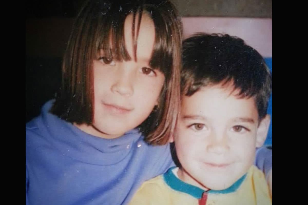 “Siempre juntos estemos donde estemos y orgulloso de siempre poder llamarte mi hermana. Descansa en paz mientras yo te sigo haciendo reír”, externó José Luis junto a una imagen donde aparece con Daniela cuando eran niños.