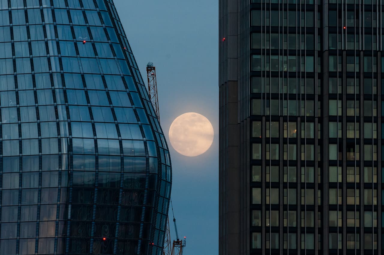 Así se vio la superluna en Londres, Inglaterra.