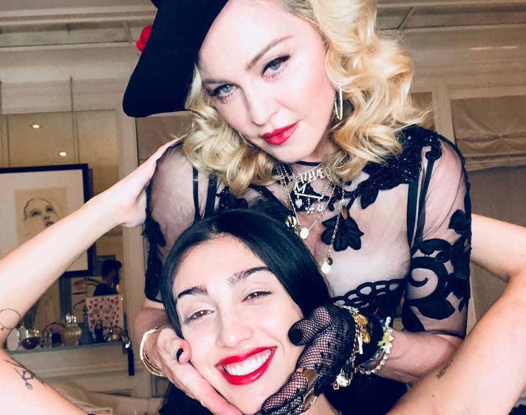 La imagen que compartió Madonna en su cuenta de Instagram desató la primera polémica del año.