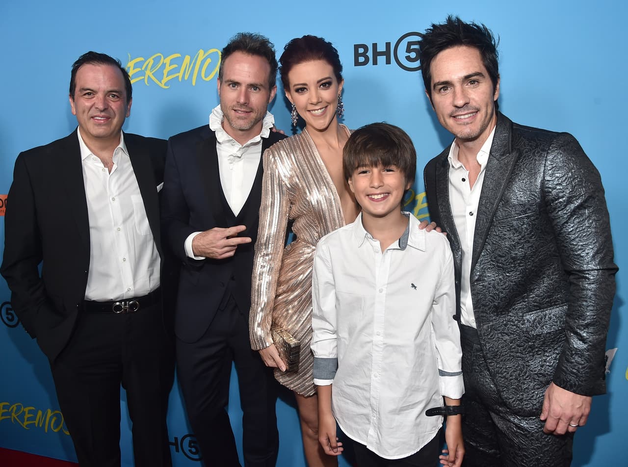 Ya han trabajado juntos en escena. En el 2018 participaron en la película "Ya Veremos", a lado de Mauricio Ochmann.