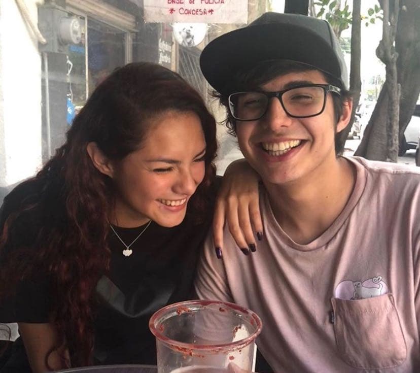 En su cuenta de Instagram, el joven comparte momentos con su actual novia Enid, quien al parecer se lleva muy bien con su suegra.