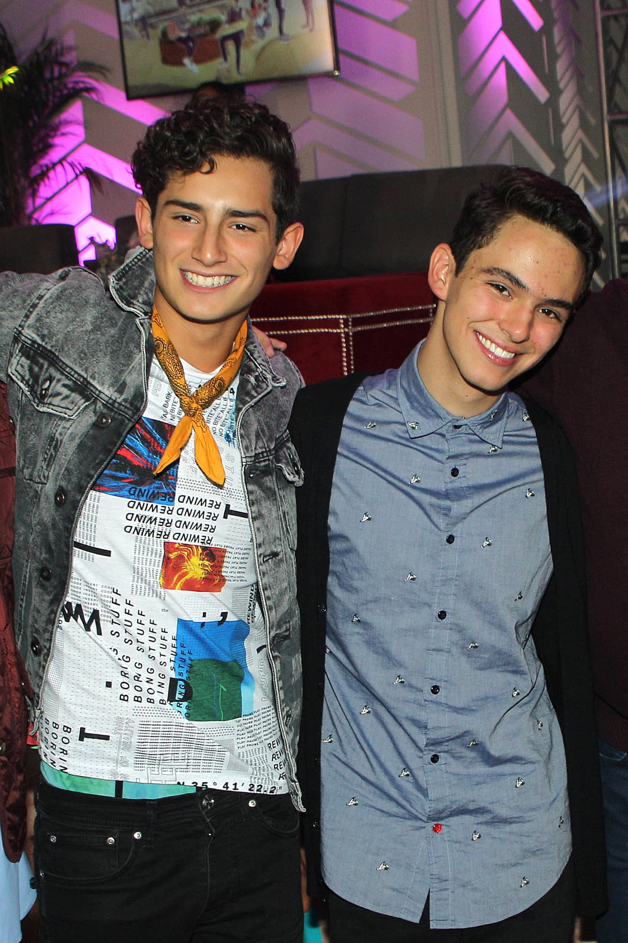'JUNTOS EL CORAZÓN NO SE EQUIVOCA' (2019)Esta historia de amor entre Aristóteles (Emilio Osorio) y Cuauhtémoc (Joaquín Bondoni) que se dio a conocer en 'Mi marido tiene más familia' (2017), fue un parteaguas en la televisión mexicana al abordar el amor entre dos jóvenes homosexuales. El recibimiento y aceptación del público sigue siendo uno de los movimientos más fuertes en redes sociales hasta el momento.