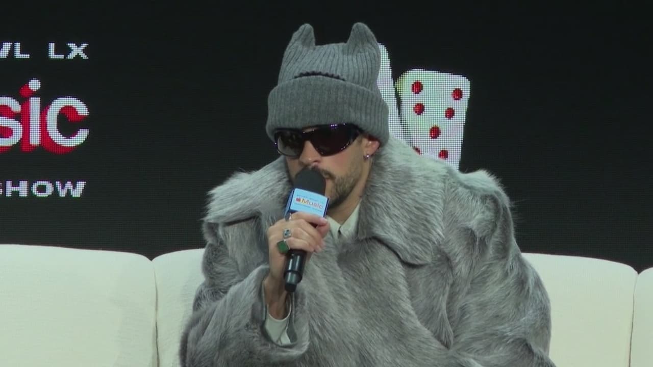 La respuesta de Bad Bunny a una joven colombiana en su llegada al Área de la Bahía para el Super Bowl LX