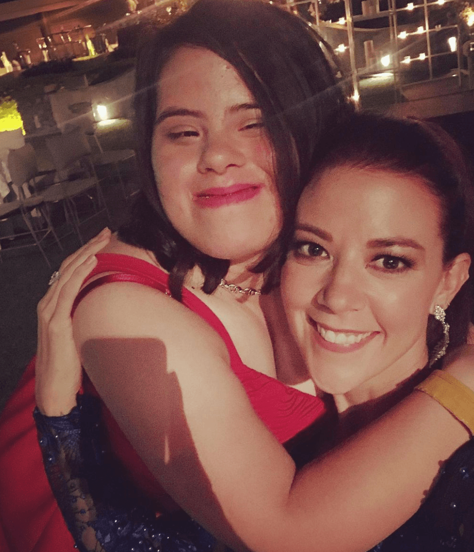 Fernanda Castillo aparece junto a su hermana Mariana