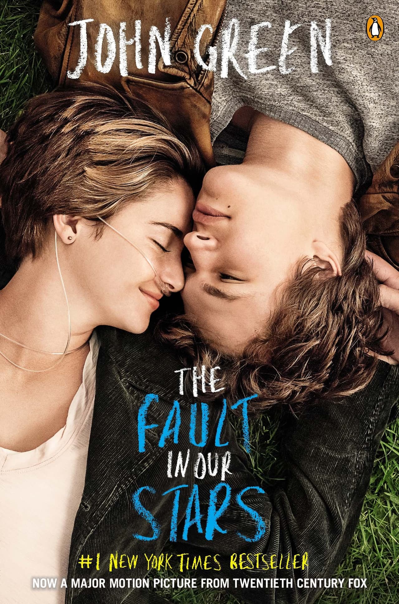 El filme, The fault in our stars (2014), es una mezcla de romance y tragedia. Hazel (Shailene Woodley) y Gus (Ansel Elgort) son dos adolescentes que viven una situación similar, ambos padecen cáncer. Tras conocerse en un grupo de apoyo, se hacen amigos y el mensaje que dejan es que para cumplir sueños, no hay imposibles.