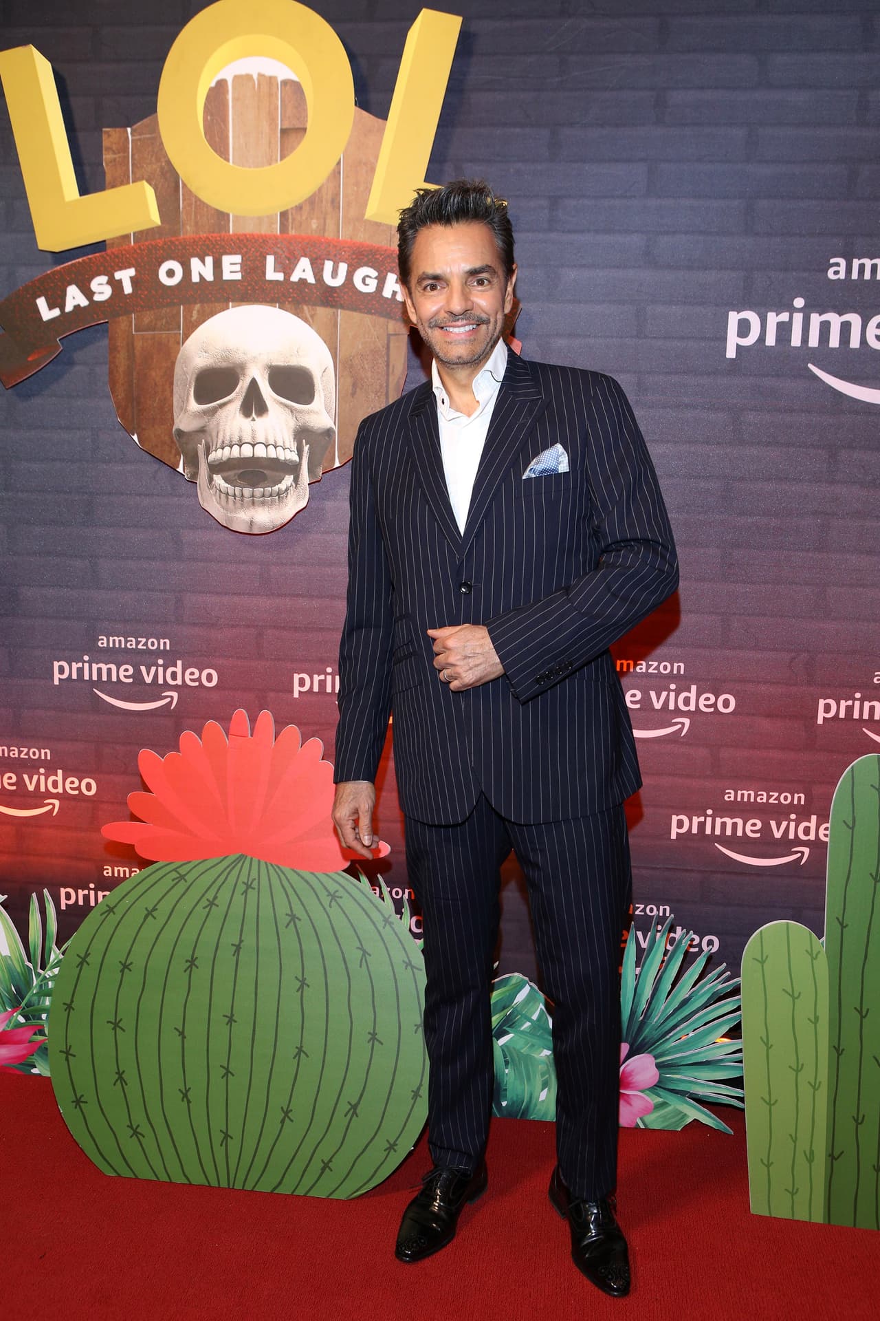 Diez años más tarde, Derbez consiguió fama internacional con la película No se aceptan Devoluciones (2013), Como ser un Latin lover (2017) y ¡Hombre al agua! (2018). En 2019, el actor se aventuró el mundo de los reality shows junto a su familia con el show De viaje con los Derbez (2019. Entre otros de los grandes cambios que vivió el comediante durante la última década fue la llegada de su hija menor, Aitana, quien ahora tiene cinco años.