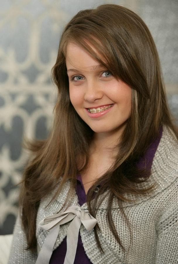 Natasha Dupeyrón logró su primer protagónico infantil a los 11 años con la telenovela De pocas, pocas pulgas (2003) para más tarde participar en la novela juvenil Miss XV (2012), donde, sin imaginárselo, conocería a quien años más tarde sería su esposo.