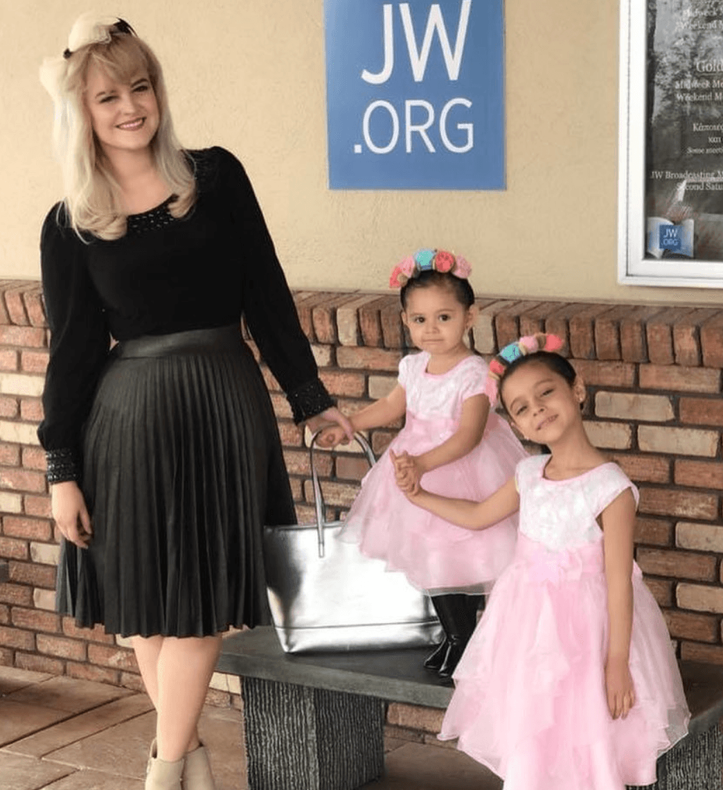 Allisson Lozz puede perder la vista y teme no poder ver crecer a sus dos hijas