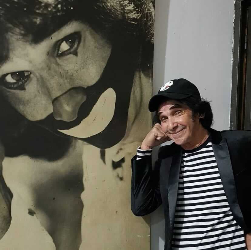 Cepillín también trabajó en el circo desde 1982 a 2006, pues él mismo montó su propia compañía de circo lo llevó a recorrer toda la república mexicana y hasta Estados Unidos.
