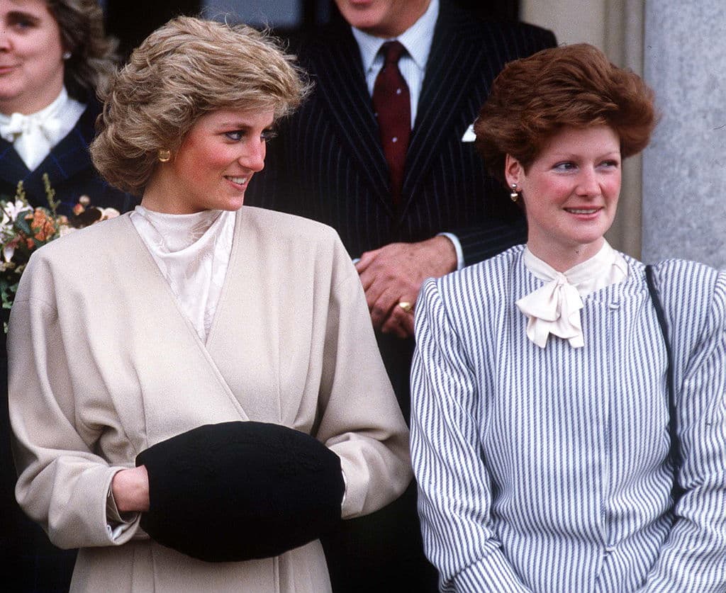 Otro punto a considerar en dicha teoría es la tía de ambos prícipes, Sarah McCorquodale, hermana mayor de Lady Di quien posee el mismo pelirrojo "rubio" que posiblemente heredó a su sobrino, el Príncipe Harry.
