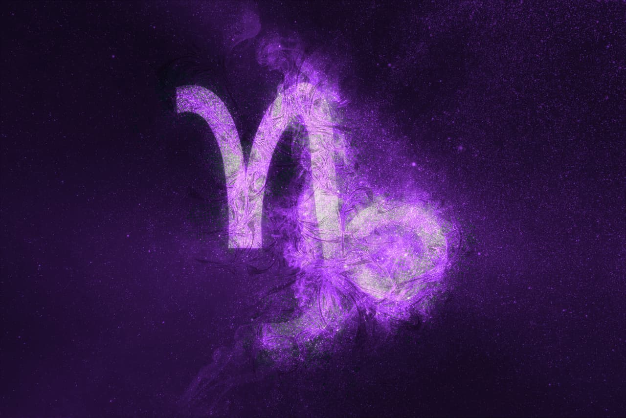 Capricornio A Capricornio le sale el Diablo Invertido, sin embargo, esto no significa nada malo, sino que a este signo le tocará dejar de hacerse la víctima y tomar el control de sus propias vidas. Va a ser un año de muchas decisiones importantes y, al mismo tiempo, de replantearse muchas cosas. Las personas de este signo se van a dar cuenta de que tienen libre albedrío y que ellos son los que controlan su propia vida.