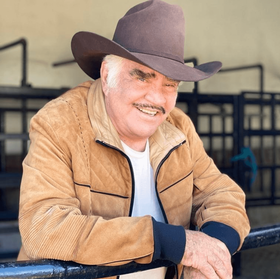 Vicente Fernández en terapia intensiva tras sufrir caída; su estado de salud es grave pero estable