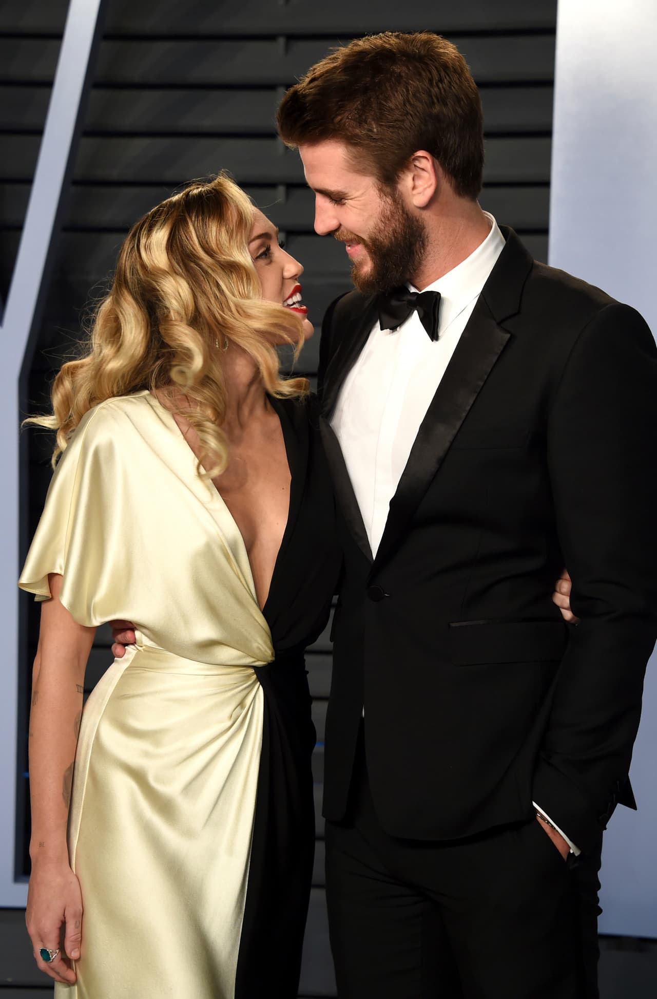 “Liam y Miley acordaron llegar a una separación. Siempre en evolución, cambiando como pareja como individuos, han decidido que esto es lo mejor para que ambos puedan enfocarse, tanto, en sí mismos, como en sus carreras”, reveló la fuente para People.