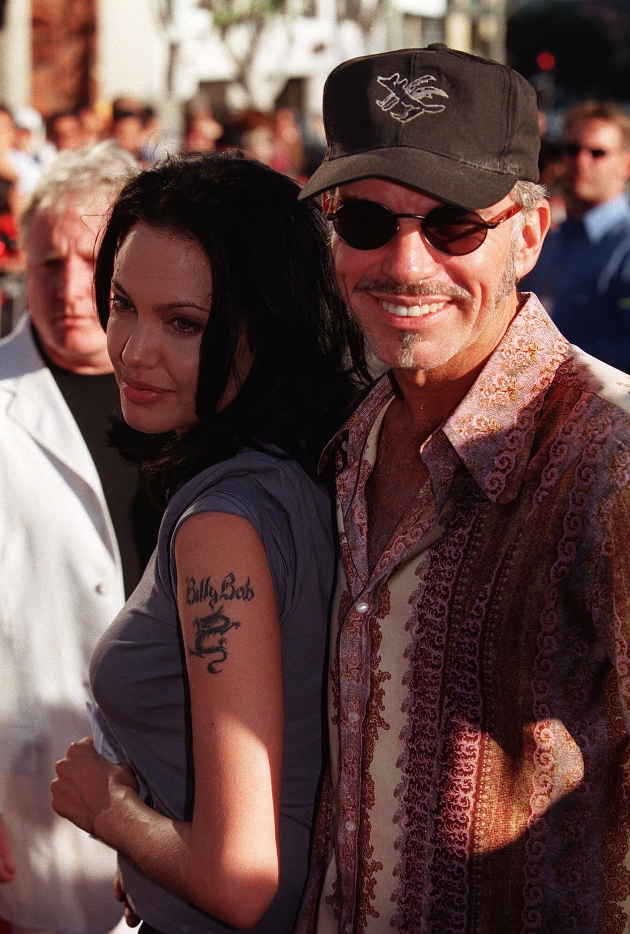 Angelina Jolie se había tatuado en el 2000 el nombre de Billy Bob Thornton, actor con quien tuvo un intenso, y fugaz romance, el cual los llevó incluso al altar, para un año más tarde divorciarse.