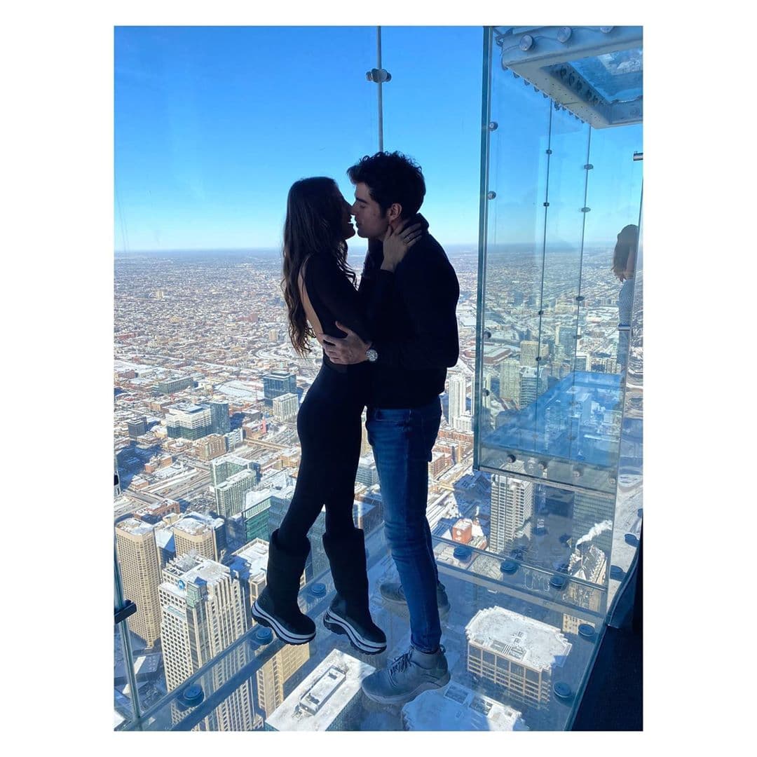 “Pasando el día del amor con mi mejor amigo ❤️ No tengo cómo explicar lo que siento por este hombre, llegó a cambiar mi vida, llenarla de magia, todo lo que vivo con él siempre termina siendo una aventura y cuando me hace enojar, una novela”, la actriz compartió que se encuentra festejando con Danilo con un viaje.