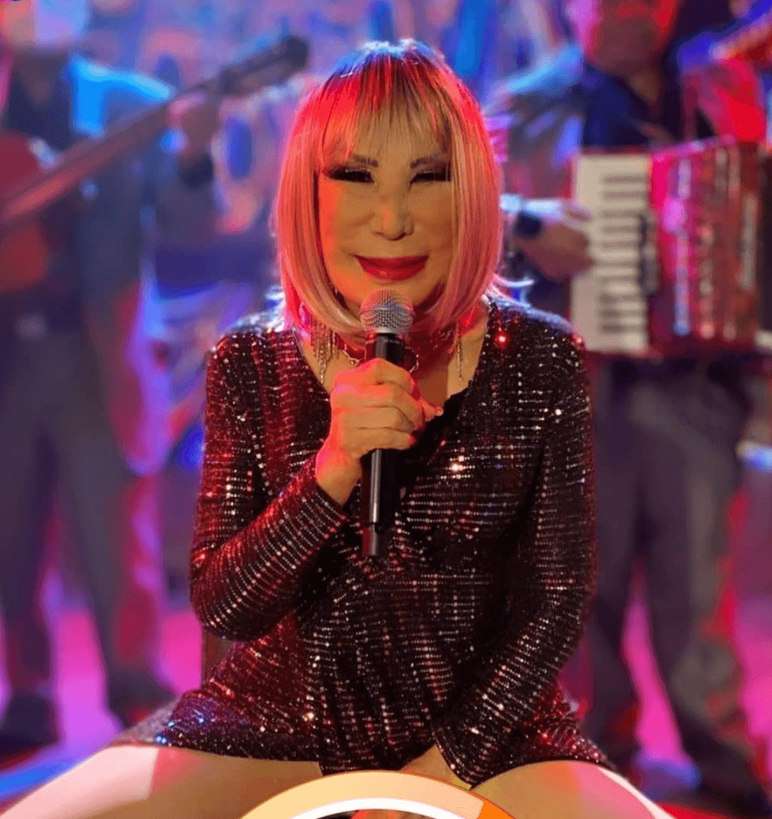 Lyn May asegura que espera gemelos