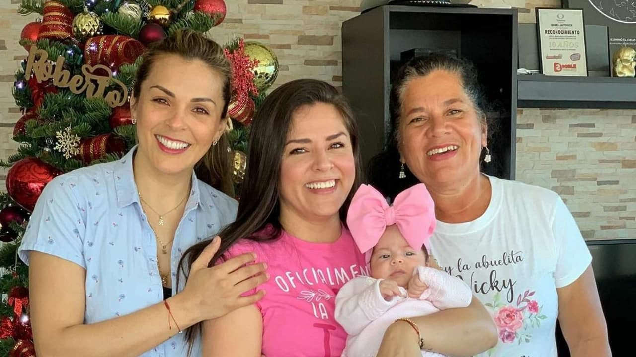 ‘La Jarocha’ está lista para Navidad y presume cómo quedó su arbolito que puso junto a su hija Luciana