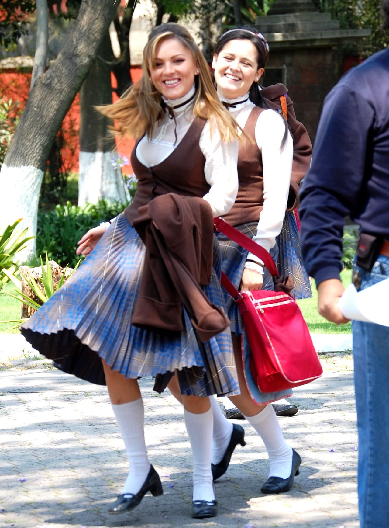 En esta imagen junto a la que fuera actriz, Alisson Lozz, ambas participaron en la telenovela En nombre del amor (2008).
