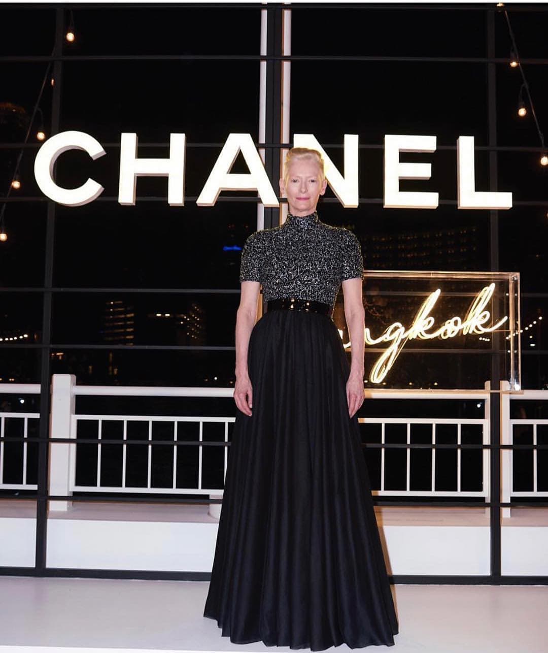Tilda Swinton. La personalidad camaleónica y andrógina de la actriz llamaron fuertemente la atención del director de Chanel y los resultados fueron evidentes en pasarelas.