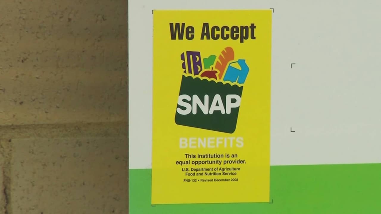 Gobierno Trump pide a los estados dar marcha atrás al pago completo de los beneficios de SNAP
