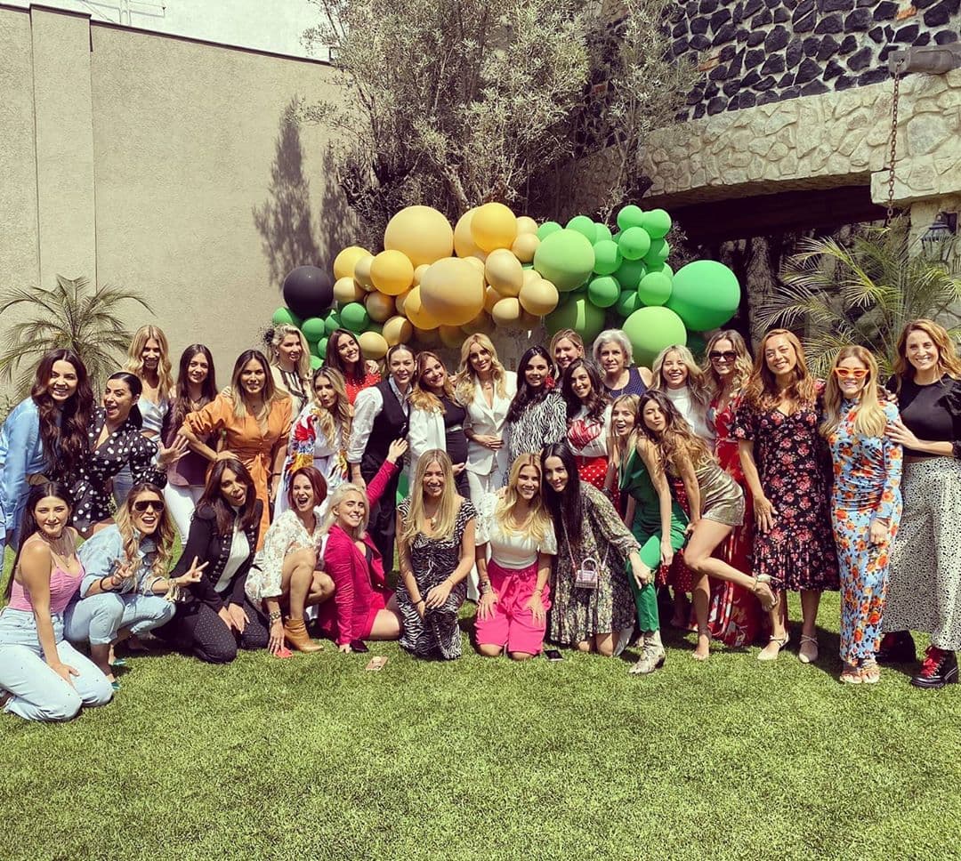“¡El primer baby shower de mi príncipe! Gracias a mis adoradas por ser las mejores amigas y anfitrionas del mundo. Mejor imposible, nuestro bebé”, así agradeció la actriz tanto cariño.