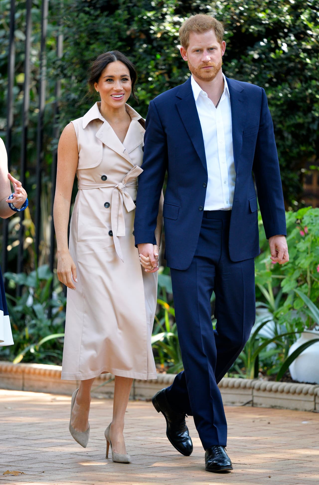 Tal como lo hizo con un vestido tipo trench coat, otro de sus estilo esenciales.